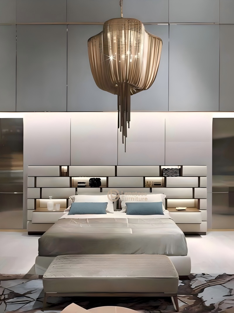 Luksus spotyka się z rzemiosłem — nasze nowe, efektowne łóżko z eleganckimi metalowymi akcentami. ✨